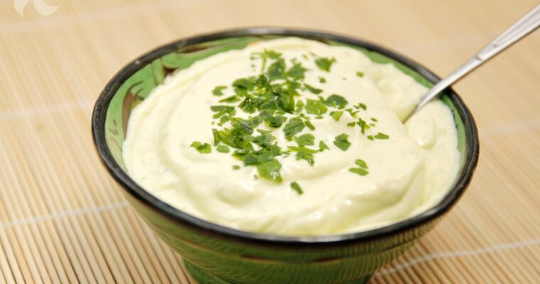 Deliciosa receta de Mayonesa de ajo-perejil hecha fácilmente con Thermomix
