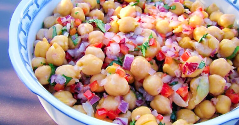 Delicious and Nutritious: A Closer Look at Ensalada de Garbanzos con MAMBO