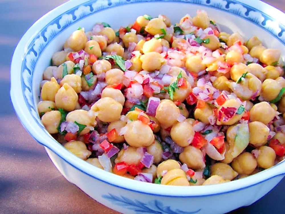 Delicious and Nutritious: A Closer Look at Ensalada de Garbanzos con MAMBO