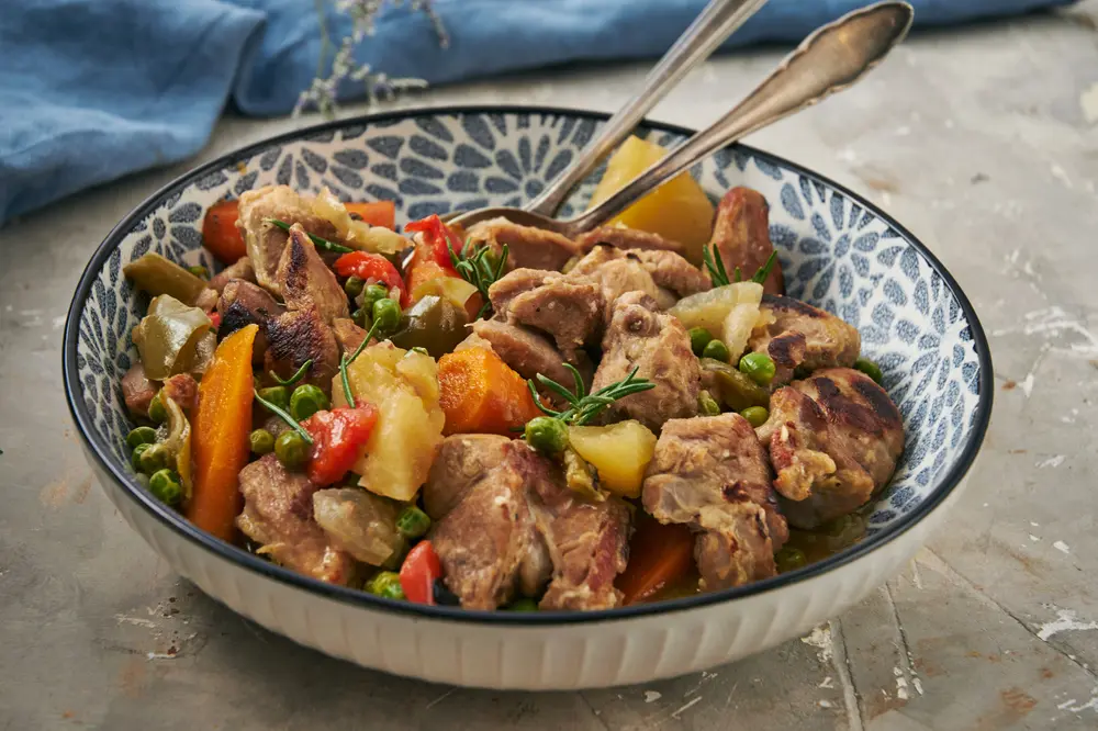 Discover the Delicious Tradition of Caldereta de Cordero con Mambo