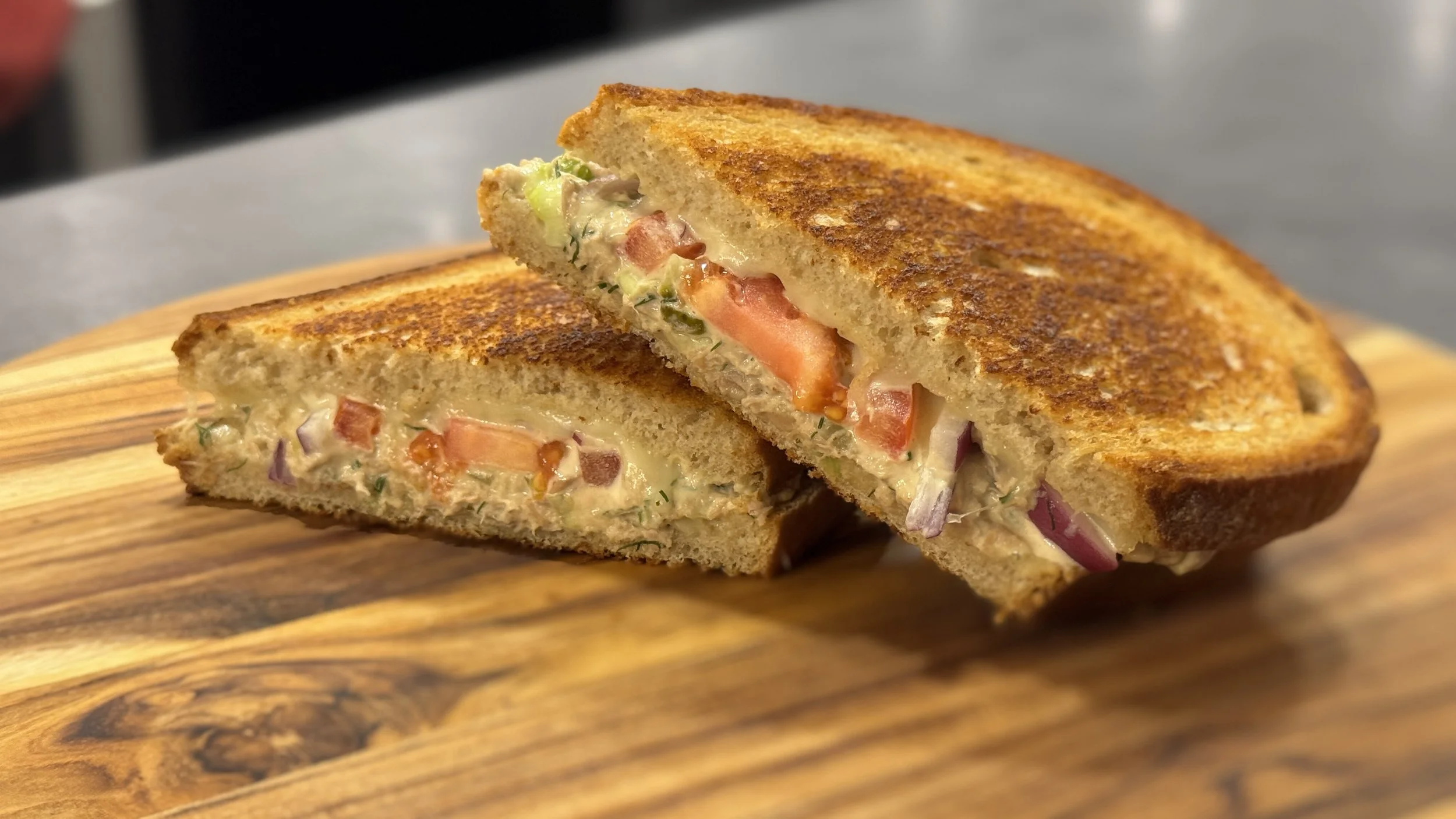 Effortless Cooking: Create a Delectable Tuna and Tomato Sandwich in GM Pot