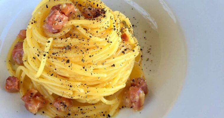 Indulge in the Ultimate Comfort Food: Espaguetis Carbonara con Mambo