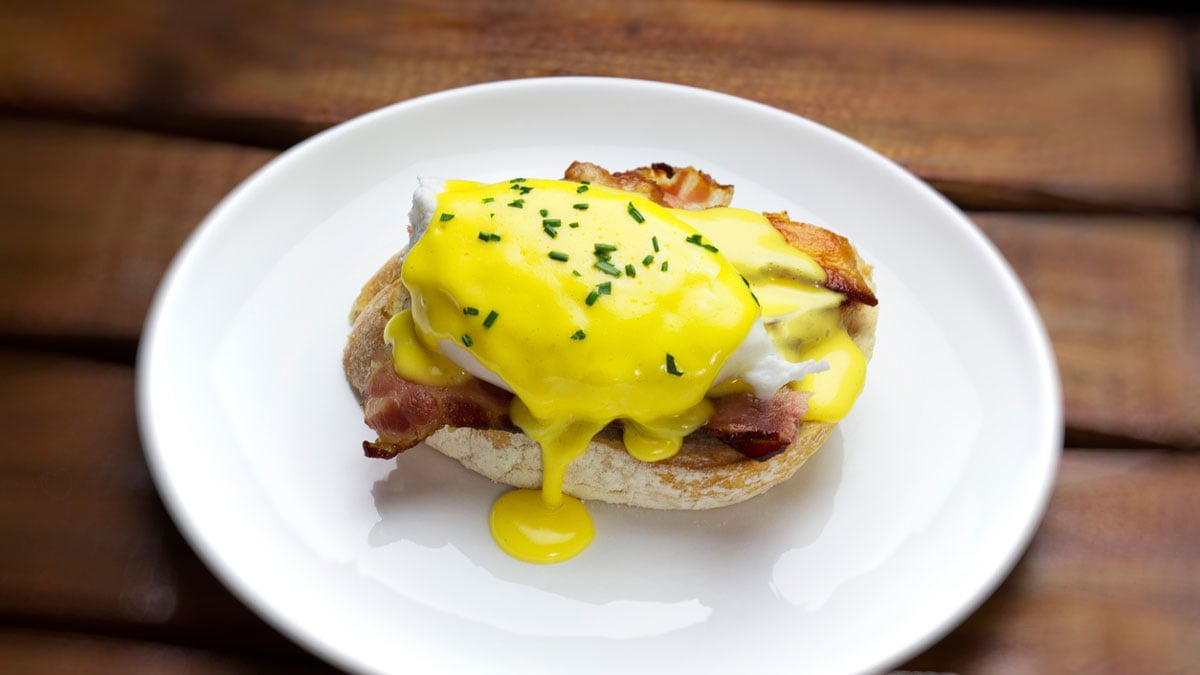 Cómo preparar el desayuno perfecto: Huevos Benedict con espárragos en tu Thermomix