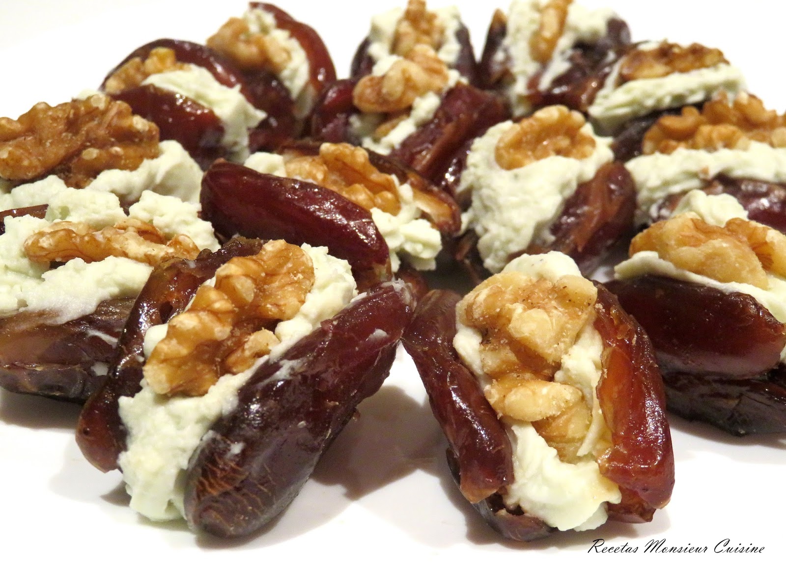 Elevate Your Appetizer Game with Bocados de Dátil con Roquefort con monsieur cuisine