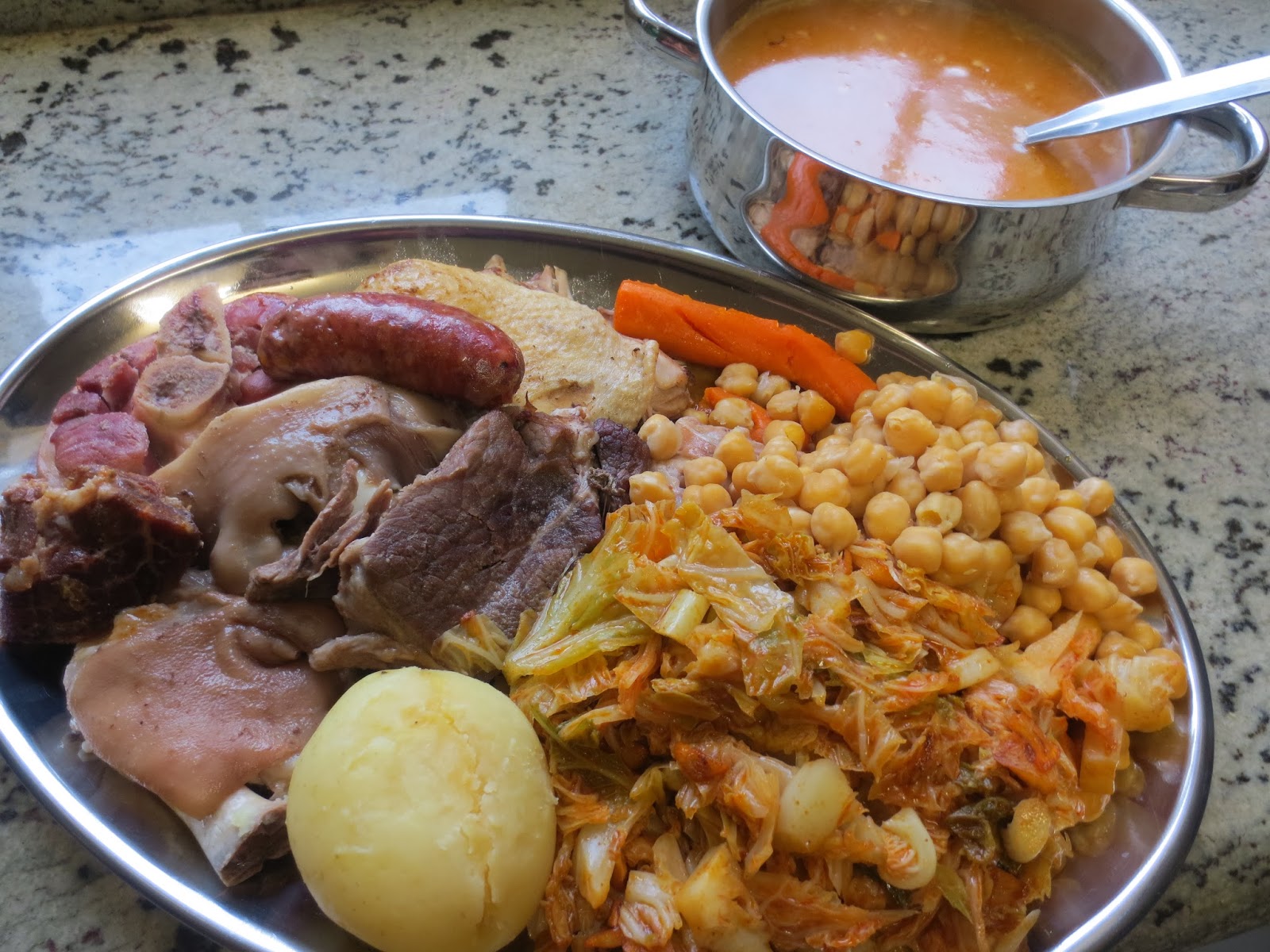 Indulge in the Hearty Delights of COCIDO MARAGATO con olla GM