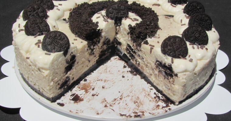 Indulge your sweet tooth with Tarta Chocolate Blanco y Galletas Maria con MAMBO