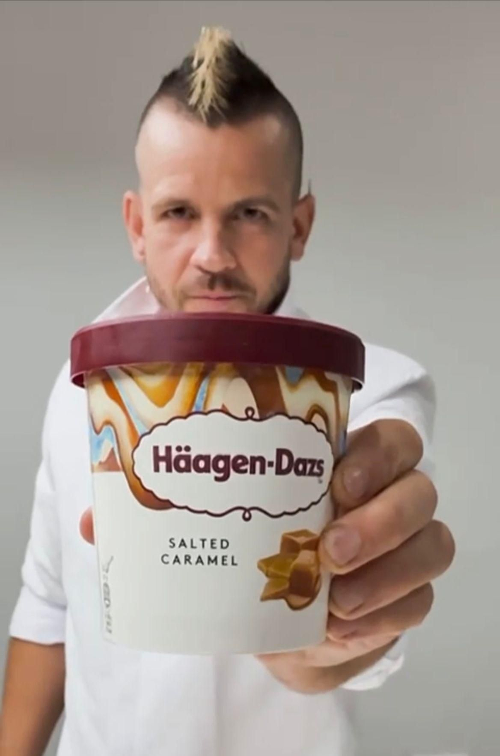 Tantalize Your Taste Buds with the Creamy Bliss of Bizcocho Helado de Turrón con Olla GM