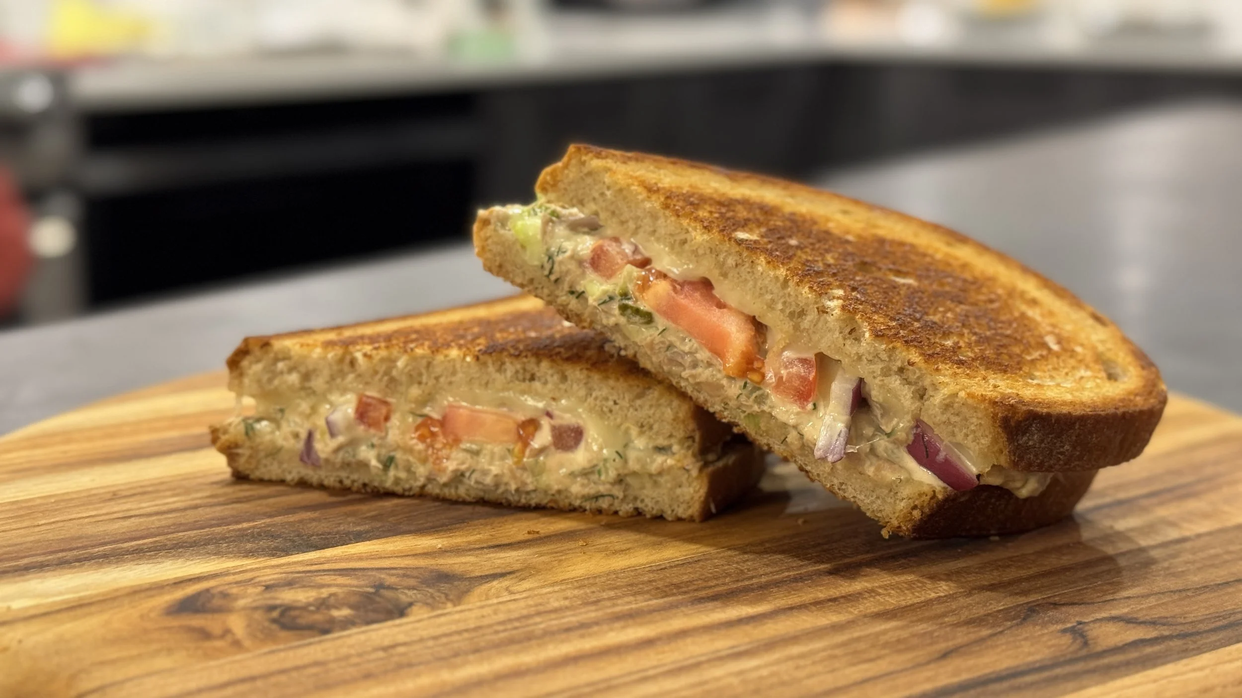 The Perfect Lunch Option: Tuna and Tomato Sandwich with GM Pot