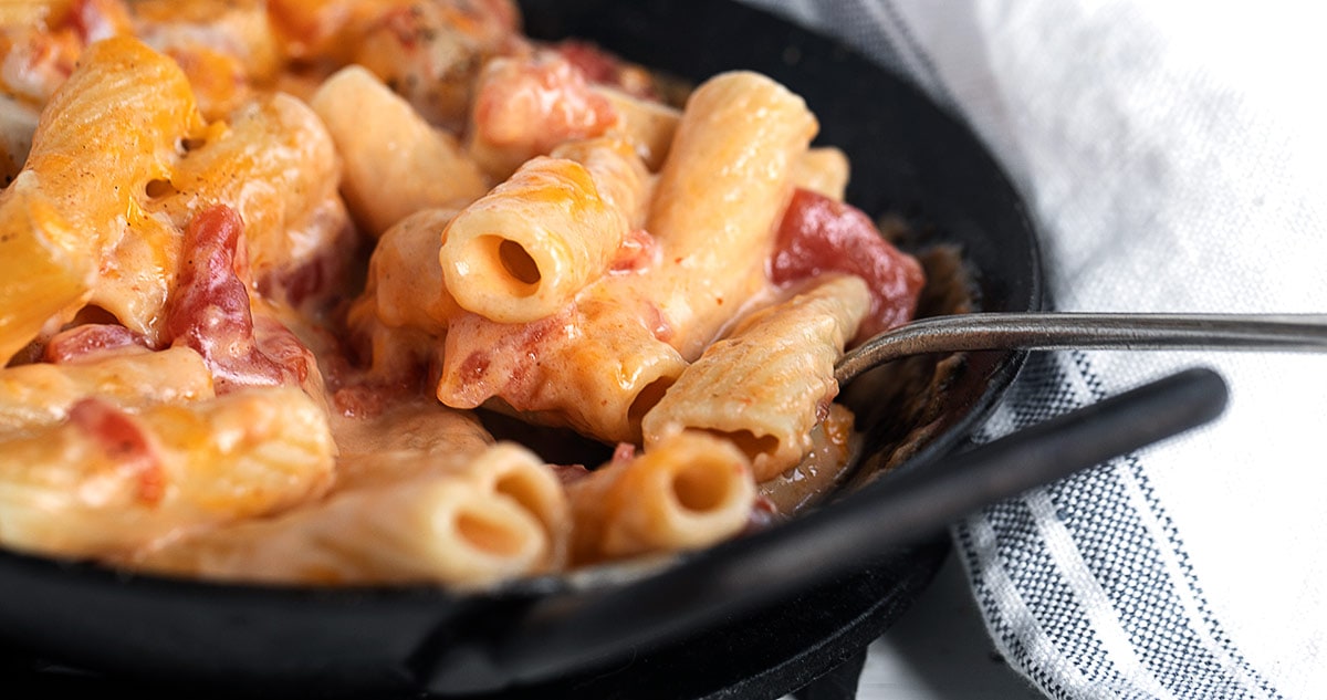 Experience the Ultimate Comfort Food: Macarrones con Nata y Tomate