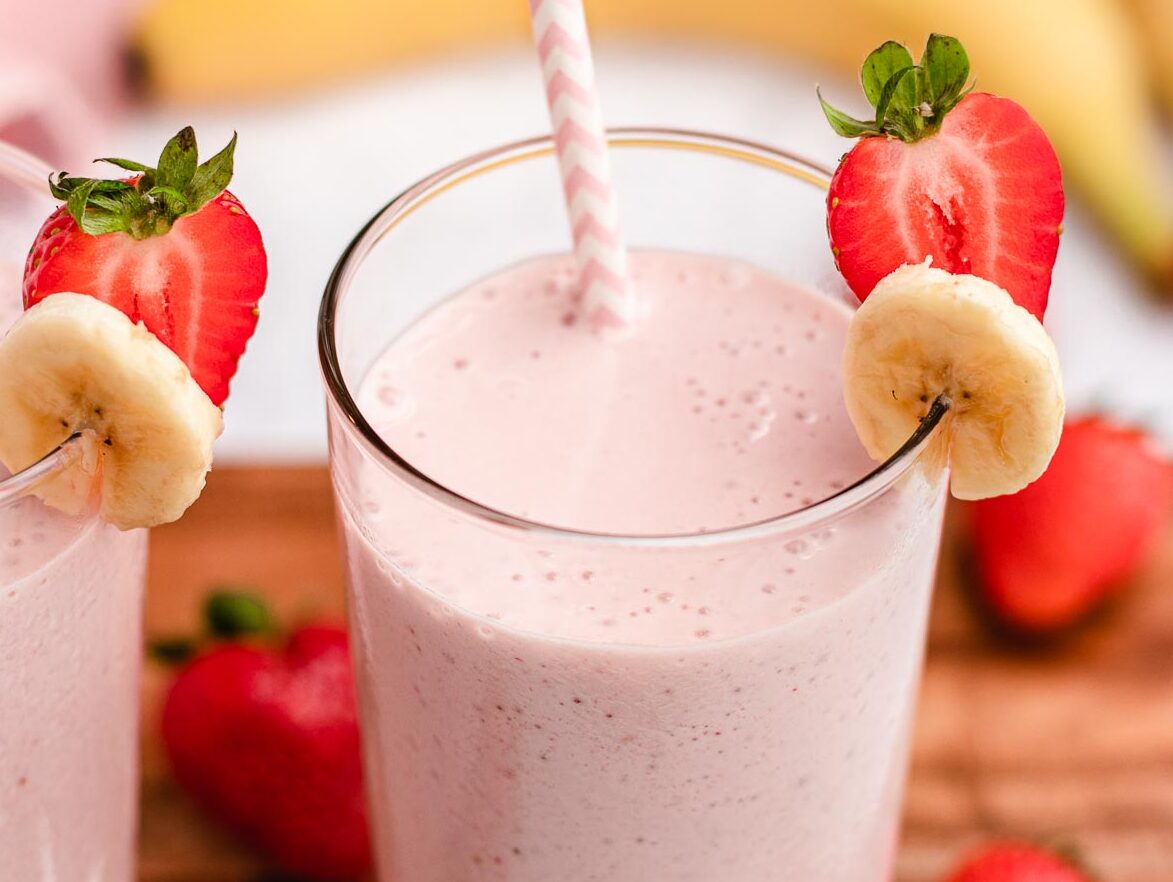 Indulge in a refreshing banana smoothie with your Monsieur Cuisine