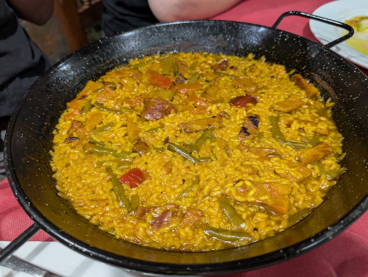Indulge in a Taste of Spain with Arroz con Emperador con Olla GM