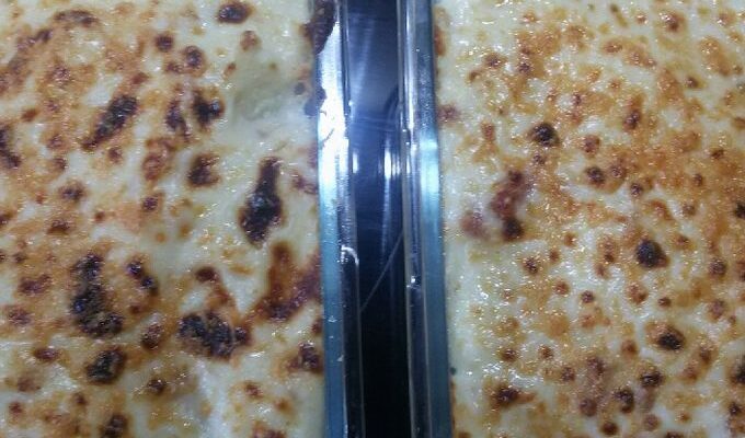 Savor the Creamy Goodness of Coliflor Gratinada con Bechamel de Bacon con MAMBO