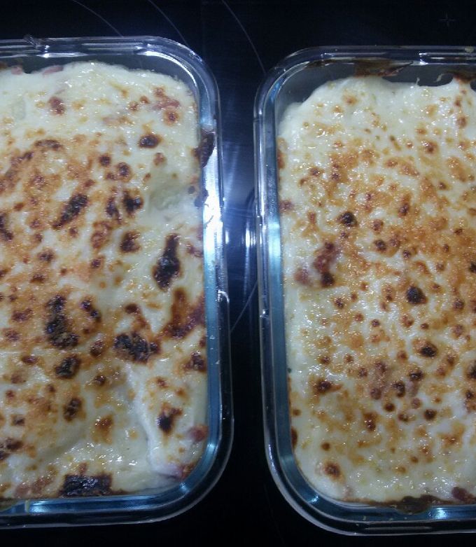 Savor the Creamy Goodness of Coliflor Gratinada con Bechamel de Bacon con MAMBO
