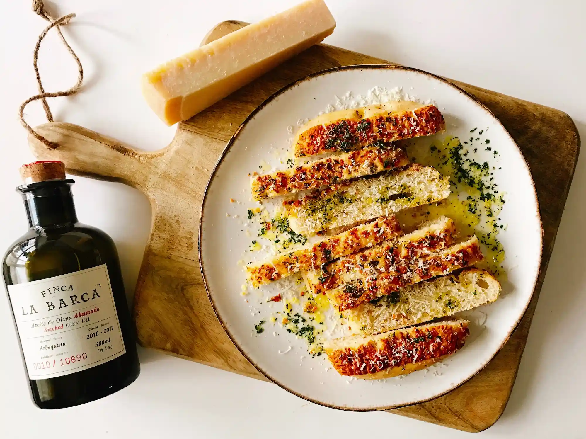 Discover the Irresistible Flavors of Pan de Ajo con MAMBO