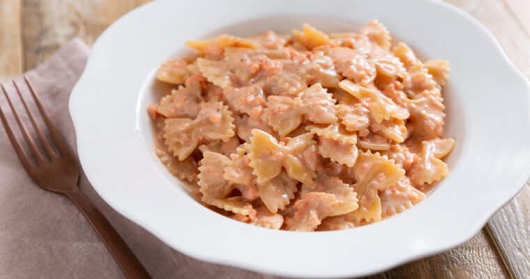 Discover the Perfect Pasta Dish: Thermomix Recipe for Farfalle with Smoked Salmon and Avocado Sauce
