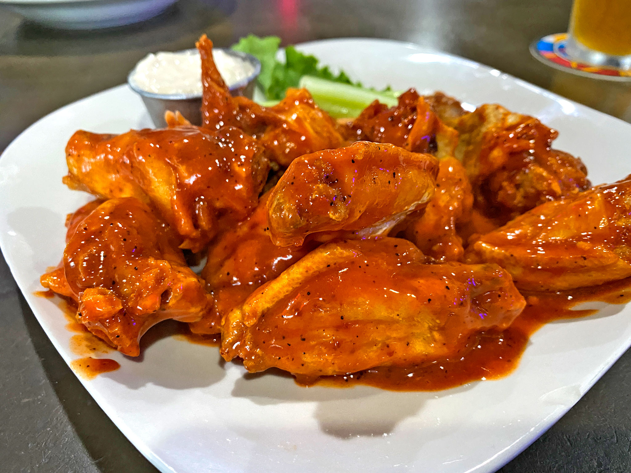 Experience the ultimate flavor explosion with Alioli con MAMBO