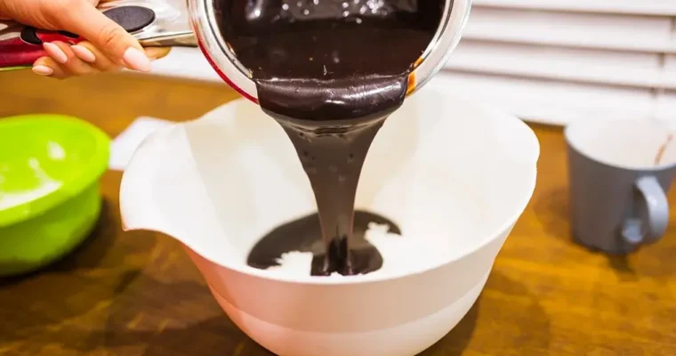 Indulge in Decadence: Panna Cotta de Chocolate con MAMBO