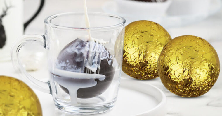 Indulge in the perfect blend of flavors with Galletas blanco y negro con MAMBO