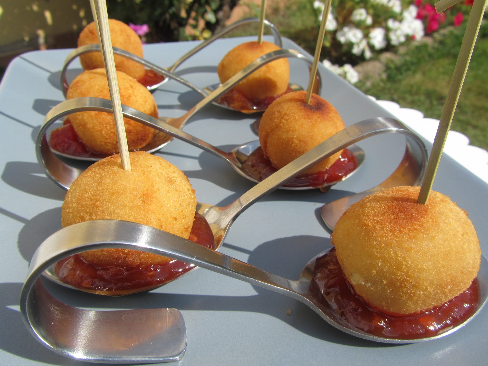 Savor the Flavor: Croquetas de Cebolla Frita y Queso de Cabra con MAMBO