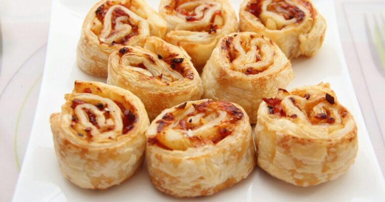 Sorprende a tus invitados con Triángulos de Hojaldre rellenos de Cuscús de Coliflor