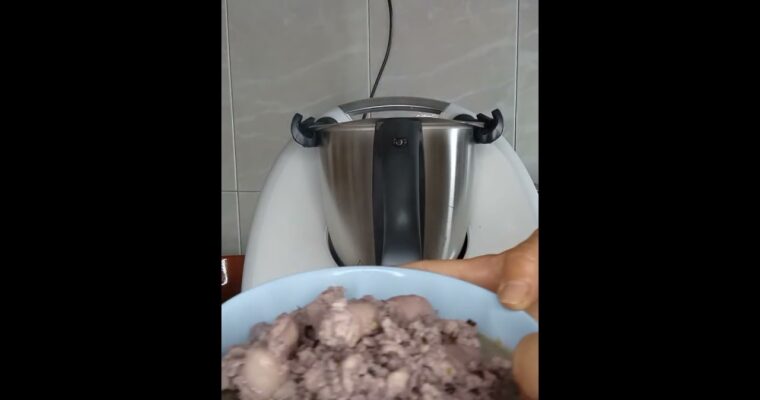 Delicious and Easy: Try Arroz con Salchichas al Vino Tinto con MAMBO!