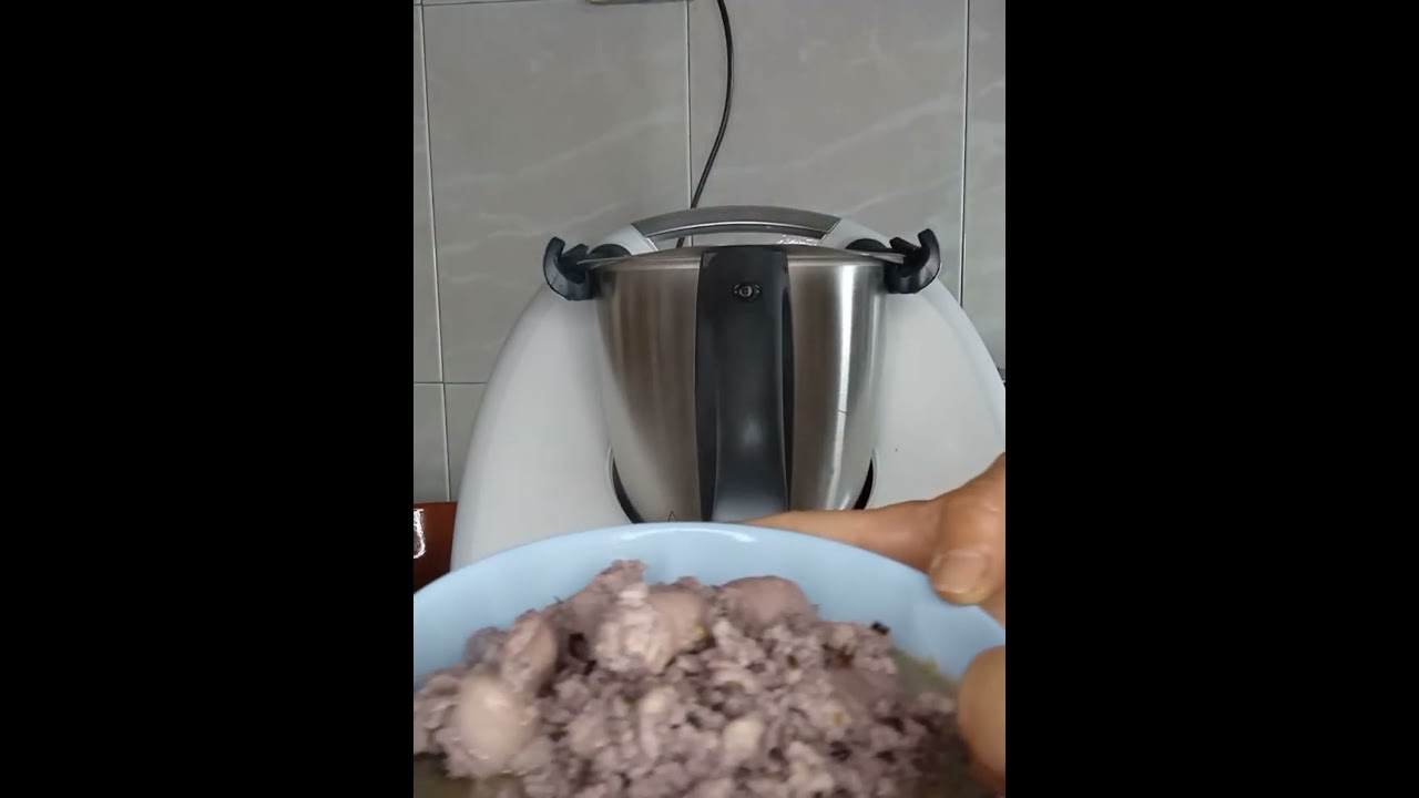 Delicious and Easy: Try Arroz con Salchichas al Vino Tinto con MAMBO!