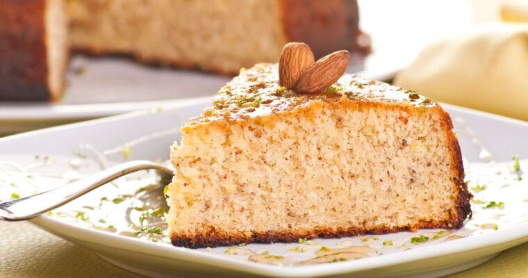 Descubre cómo preparar un exquisito Pastel de almendra y fresas con Thermomix en pocos pasos