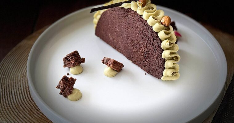 Indulge in Decadence with Tarta Mousse de Chocolates con MAMBO
