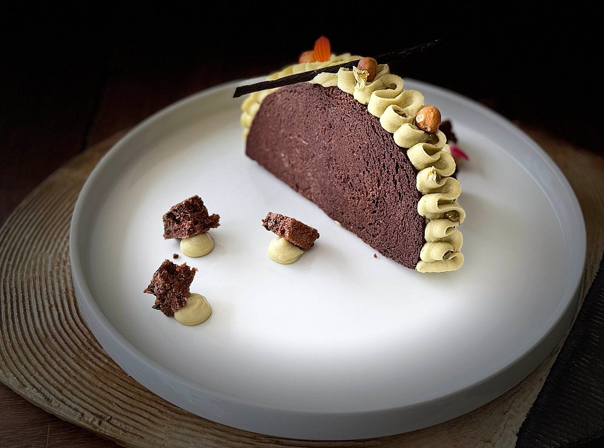 Indulge in Decadence with Tarta Mousse de Chocolates con MAMBO