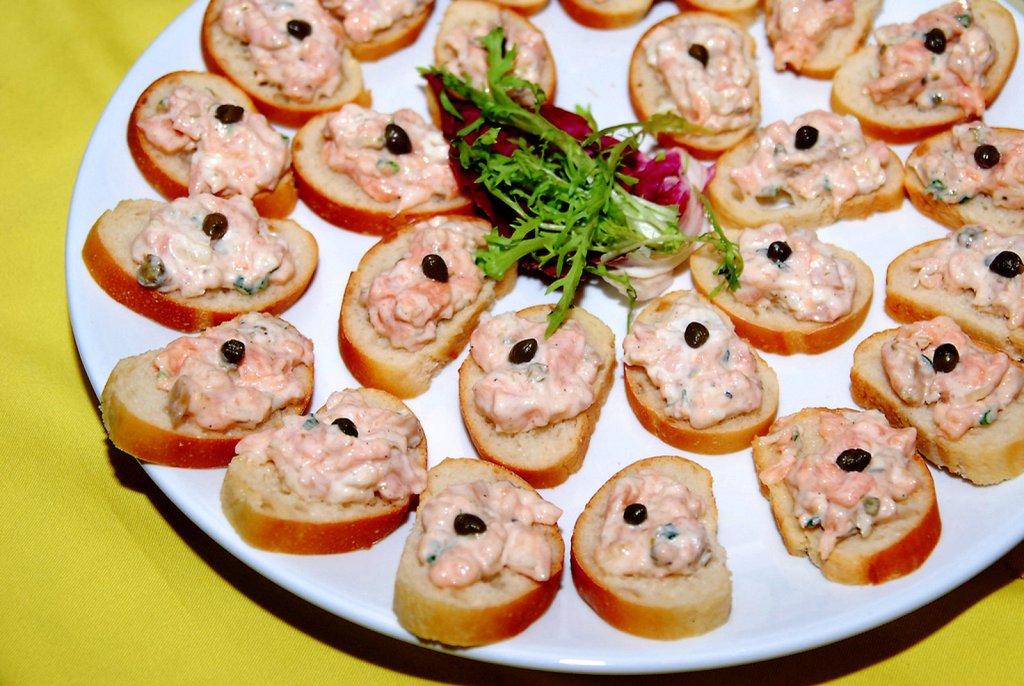 Sorprende a tus invitados con estos exquisitos sandwiches de queso con tomate y nueces hechos en Thermomix