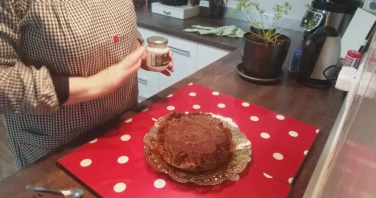 Delight your taste buds with Bocaditos de yogur y fresa con MAMBO