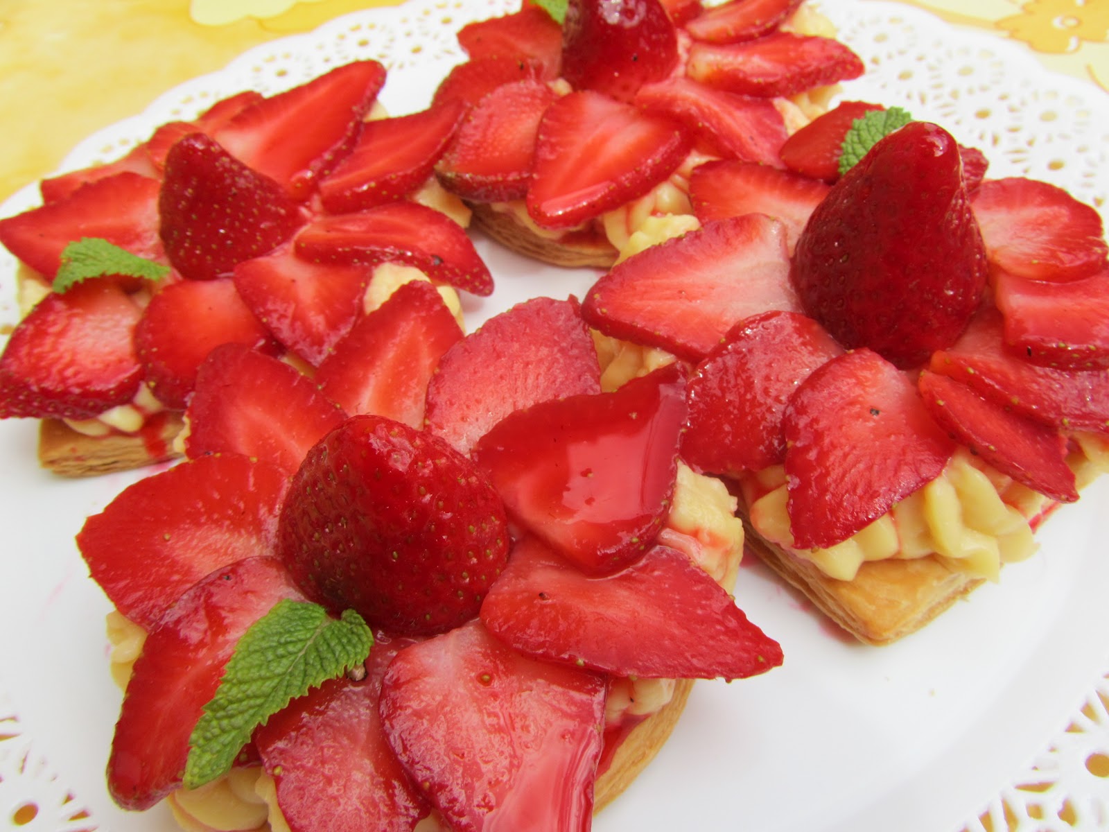 Indulge in a Sweet Treat: Hojaldre con Chocolate y Fresas con Olla GM Recipe